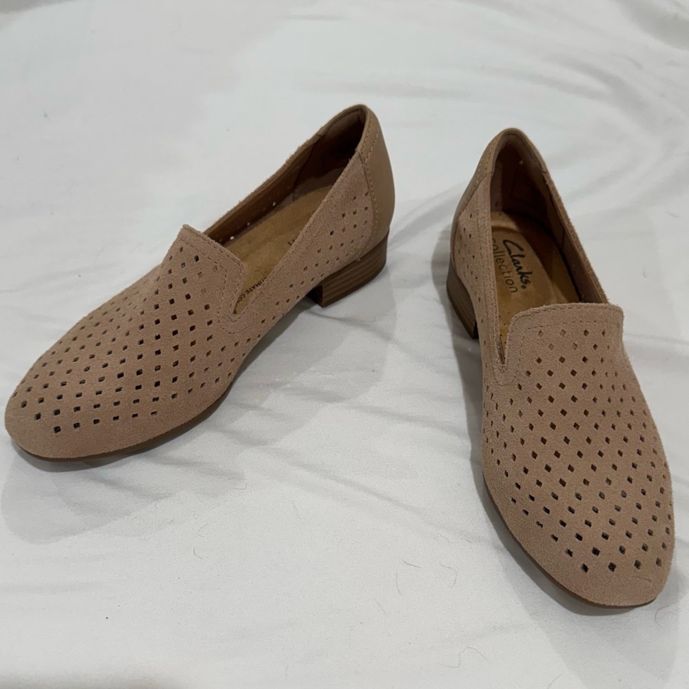 Clarks Juliet Hayes Perforated Suede Loafers Sand 6M - Picture 1 of 16